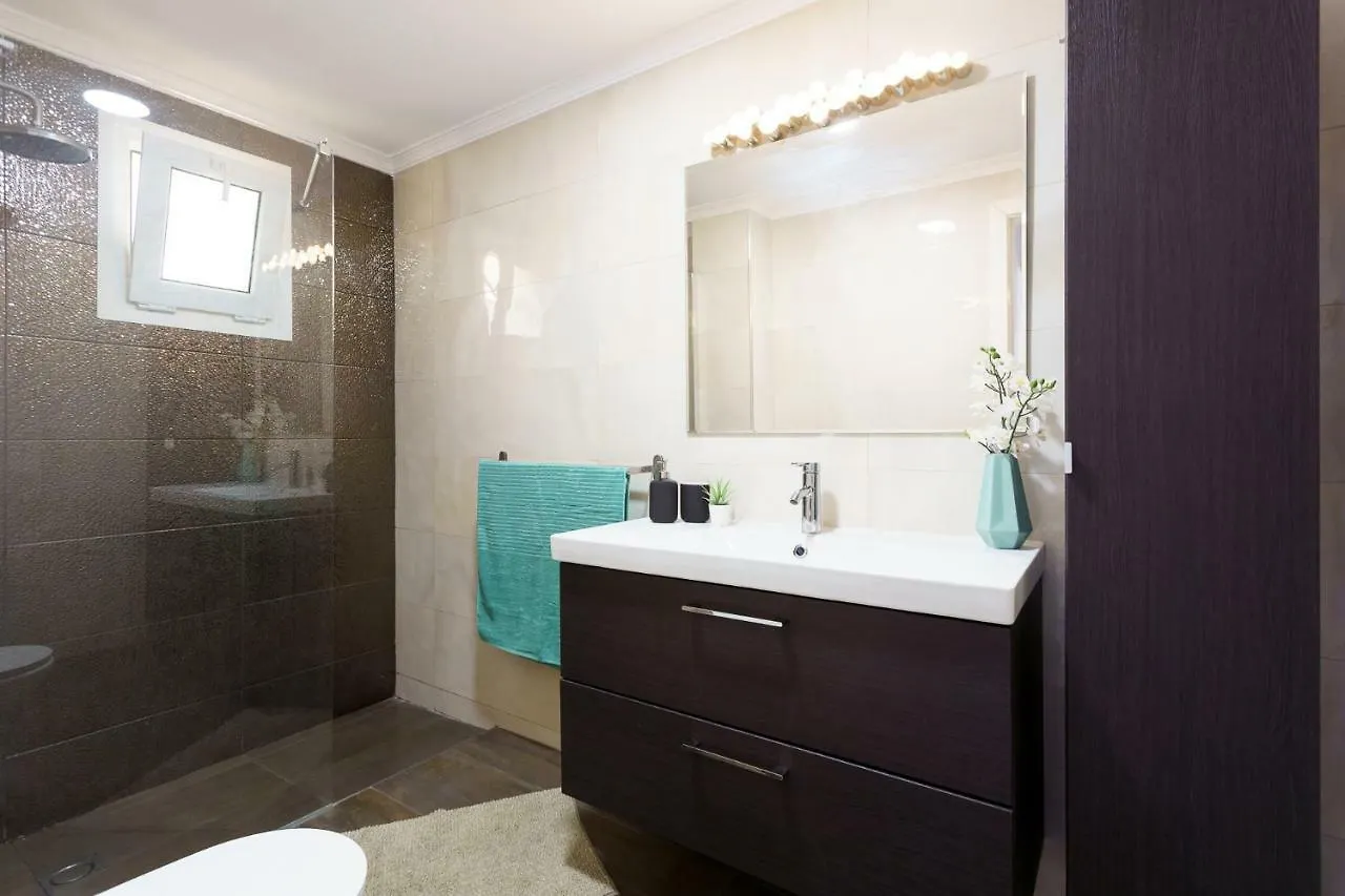 Apartamento Spacious Beachfront Flat With Sea Views And Private Indoor Parking Benalmádena