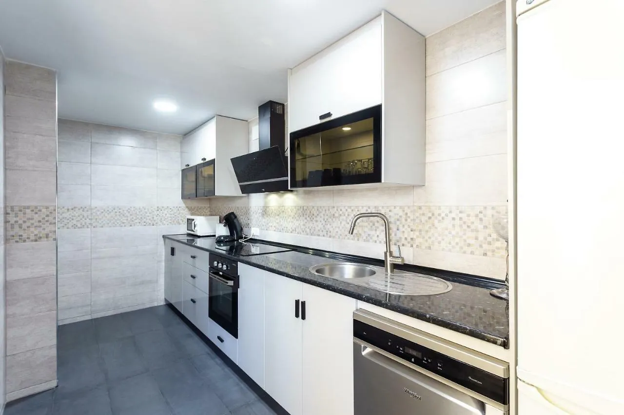 Spacious Beachfront Flat With Sea Views And Private Indoor Parking Benalmadena