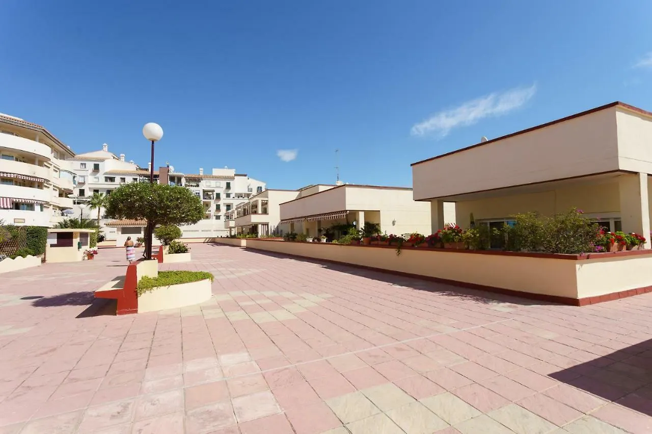 Apartamento Spacious Beachfront Flat With Sea Views And Private Indoor Parking Benalmádena España