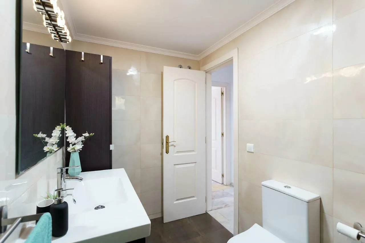 Spacious Beachfront Flat With Sea Views And Private Indoor Parking Benalmadena Apartment