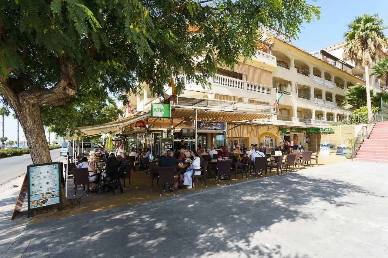 Spacious Beachfront Flat With Sea Views And Private Indoor Parking Benalmádena
